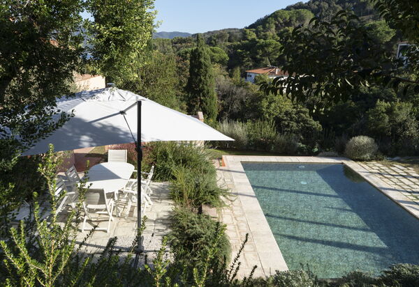 Villa Elvira: Attività, Balcone / Terrazza / Patio, Benessere, Caratteristiche, Entrata Principale, Estate, Esterni, Giardino, Piscina, Primavera