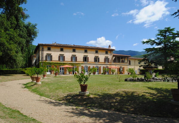 Villa Dell'arte 46: Activities, Amenities, Balcony / Terrace / Patio, Building Exterior, Facilities, Garden, Hot Tub, Pool, Room Detail, Shopping, Spring, Summer