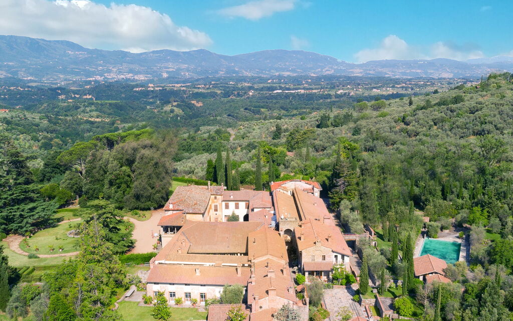 Villa Dell'arte 46: Attività, Balcone / Terrazza / Patio, Caratteristiche, Dettagli della stanza, Estate, Esterni, Giardino, Idromassaggio, Piscina, Primavera, Servizi, Shopping