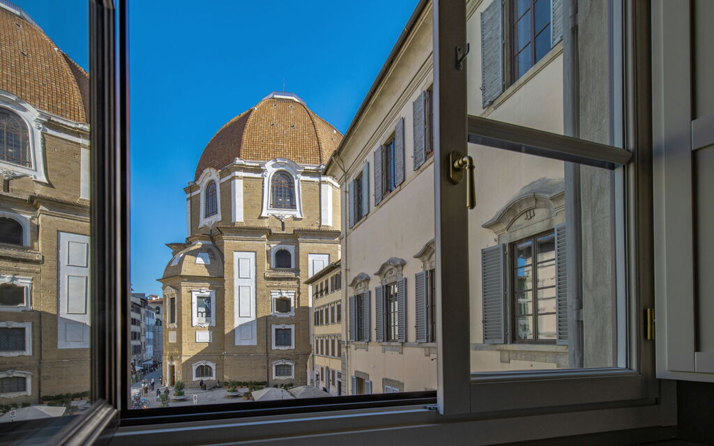 Clemente Apartment: Autumn, Building Exterior, Spring, Summer