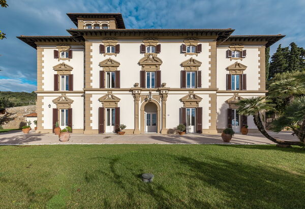 Villa Paola 16: Attività, Balcone / Terrazza / Patio, Caratteristiche, Dettagli della stanza, Estate, Esterni, Giardino, Idromassaggio, Piscina, Primavera