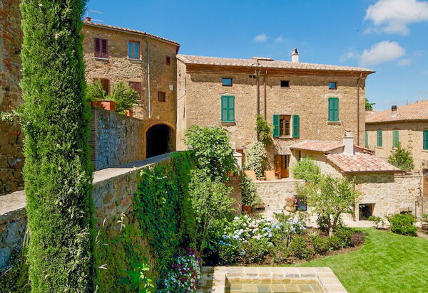 Villa Dorina: Attività, Balcone / Terrazza / Patio, Caratteristiche, Dettagli della stanza, Estate, Esterni, Piscina, Primavera