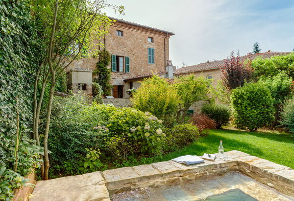 Villa Dorina: Attività, Balcone / Terrazza / Patio, Caratteristiche, Dettagli della stanza, Estate, Esterni, Piscina, Primavera