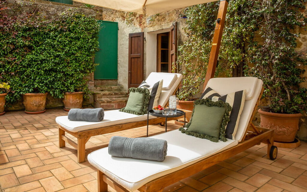 Villa Dorina: Attività, Balcone / Terrazza / Patio, Caratteristiche, Dettagli della stanza, Estate, Esterni, Piscina, Primavera