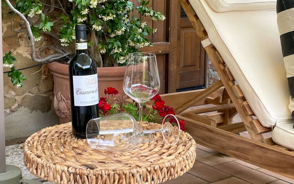 Villa Dorina: Attività, Balcone / Terrazza / Patio, Caratteristiche, Dettagli della stanza, Estate, Esterni, Piscina, Primavera