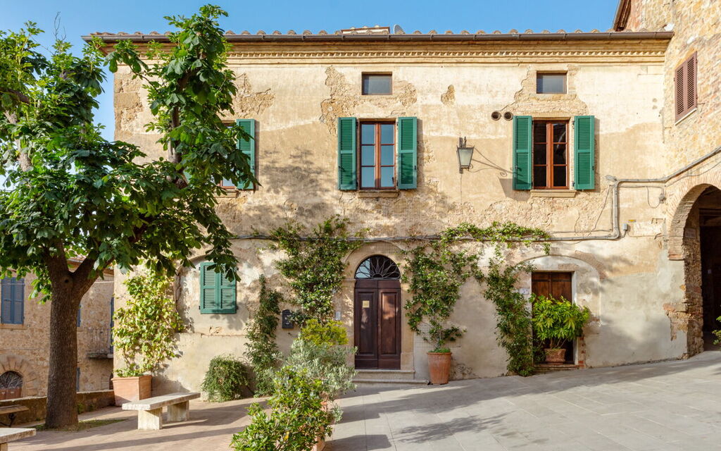 Villa Dorina: Attività, Balcone / Terrazza / Patio, Caratteristiche, Dettagli della stanza, Estate, Esterni, Piscina, Primavera