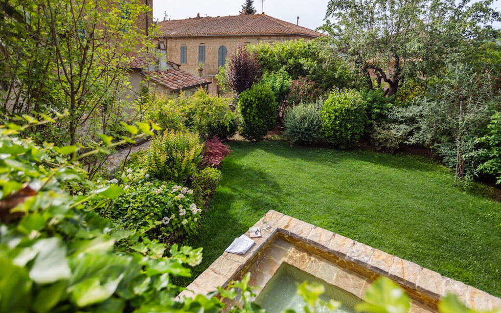 Villa Dorina: Attività, Balcone / Terrazza / Patio, Caratteristiche, Dettagli della stanza, Estate, Esterni, Piscina, Primavera