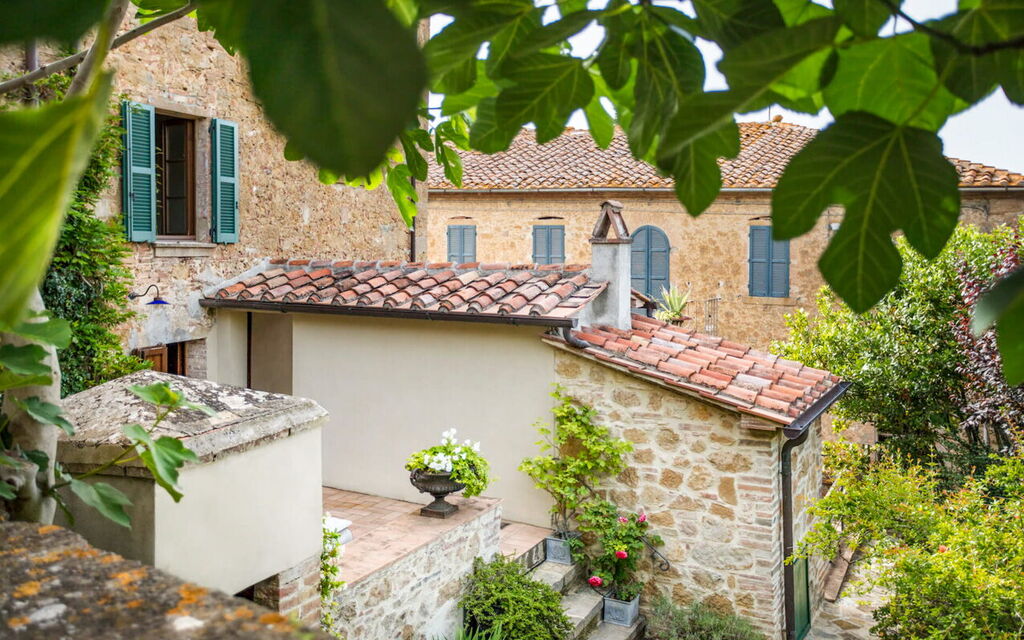 Villa Dorina: Attività, Balcone / Terrazza / Patio, Caratteristiche, Dettagli della stanza, Estate, Esterni, Piscina, Primavera