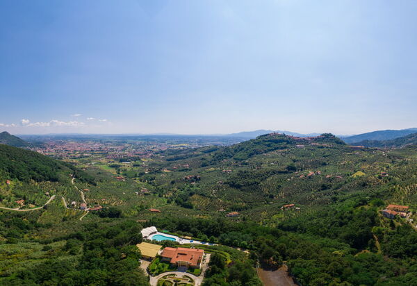 Villa Coraline 15: Attività, Balcone / Terrazza / Patio, Caratteristiche, Entrata Principale, Estate, Esterni, Giardino, Piscina, Primavera