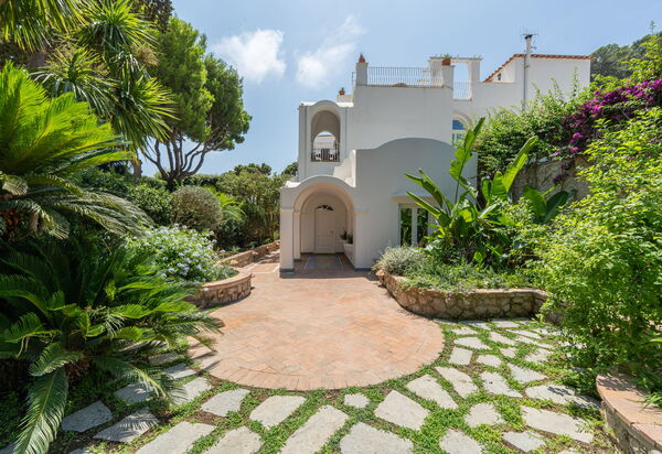 Villa Gotti: Building Exterior, Garden, Hot Tub, Main Entrance, Planimetry, Pool, Spring, Summer, Wellness