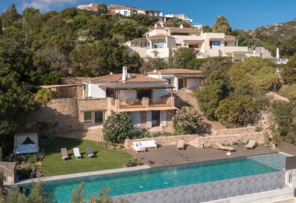 Villa Rosmarino: Attività, Balcone / Terrazza / Patio, Benessere, Caratteristiche, Estate, Esterni, Piscina, Primavera