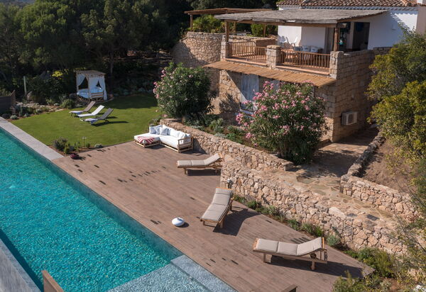 Villa Rosmarino: Attività, Balcone / Terrazza / Patio, Benessere, Caratteristiche, Estate, Esterni, Piscina, Primavera
