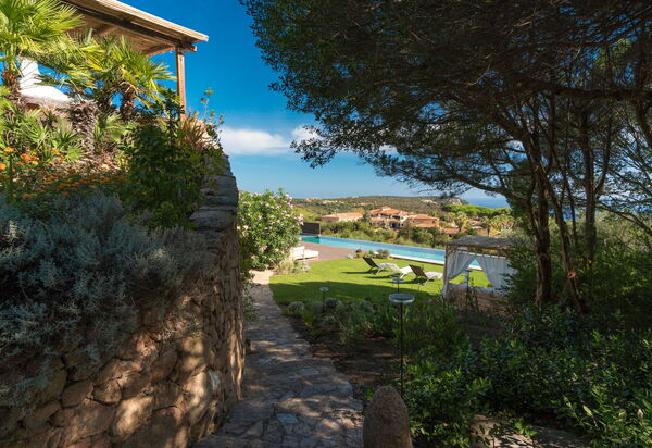 Villa Rosmarino: Attività, Balcone / Terrazza / Patio, Benessere, Caratteristiche, Estate, Esterni, Piscina, Primavera