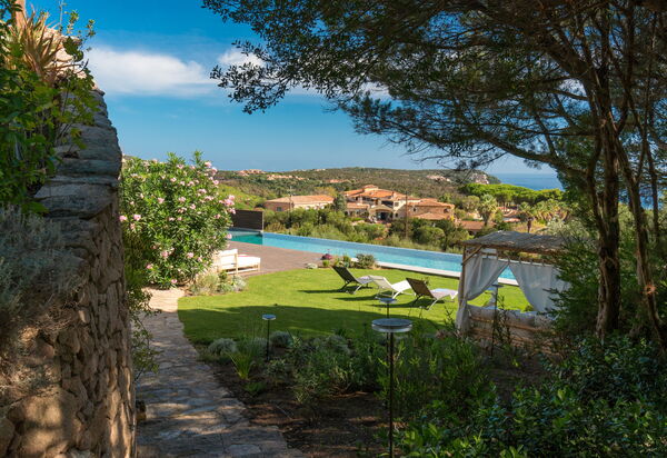 Villa Rosmarino: Attività, Balcone / Terrazza / Patio, Benessere, Caratteristiche, Estate, Esterni, Piscina, Primavera
