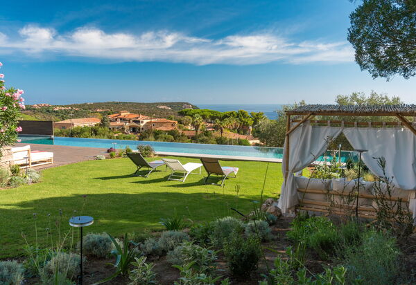 Villa Rosmarino: Attività, Balcone / Terrazza / Patio, Benessere, Caratteristiche, Estate, Esterni, Piscina, Primavera