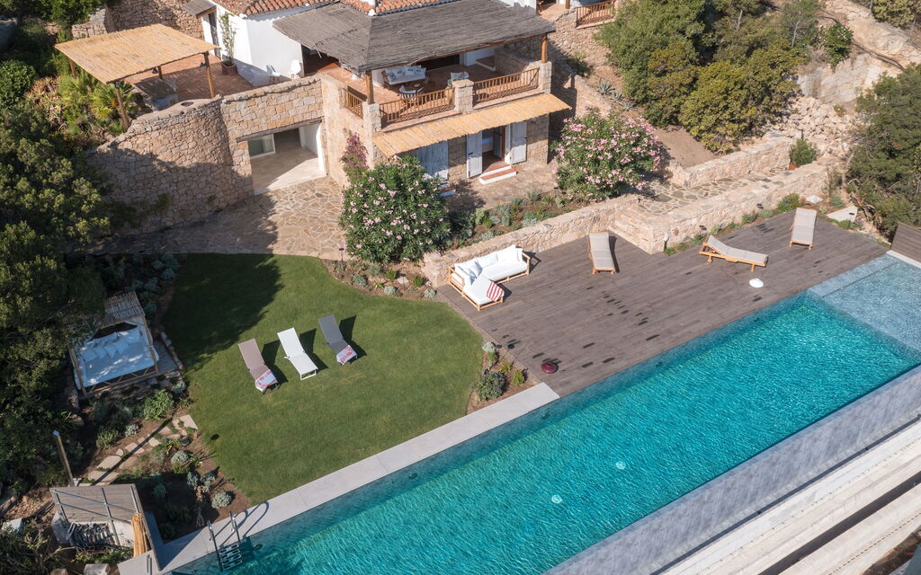 Villa Rosmarino: Attività, Balcone / Terrazza / Patio, Benessere, Caratteristiche, Estate, Esterni, Piscina, Primavera