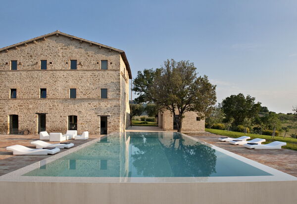Villa Paride: Attività, Balcone / Terrazza / Patio, Benessere, Estate, Esterni, Giardino, Persone, Piscina, Primavera, Servizi, Vista Panoramica
