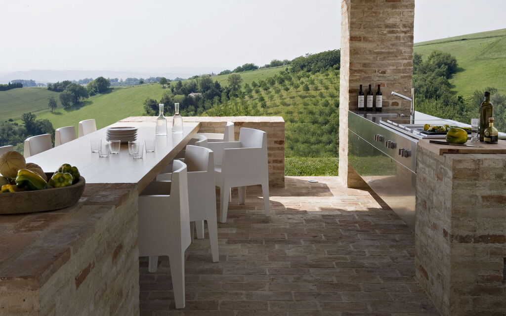 Villa Paride: Attività, Balcone / Terrazza / Patio, Benessere, Estate, Esterni, Giardino, Persone, Piscina, Primavera, Servizi, Vista Panoramica
