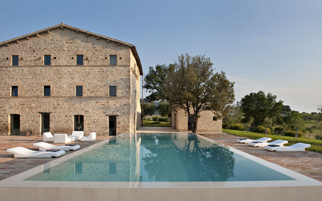 Villa Paride: Attività, Balcone / Terrazza / Patio, Benessere, Estate, Esterni, Giardino, Persone, Piscina, Primavera, Servizi, Vista Panoramica