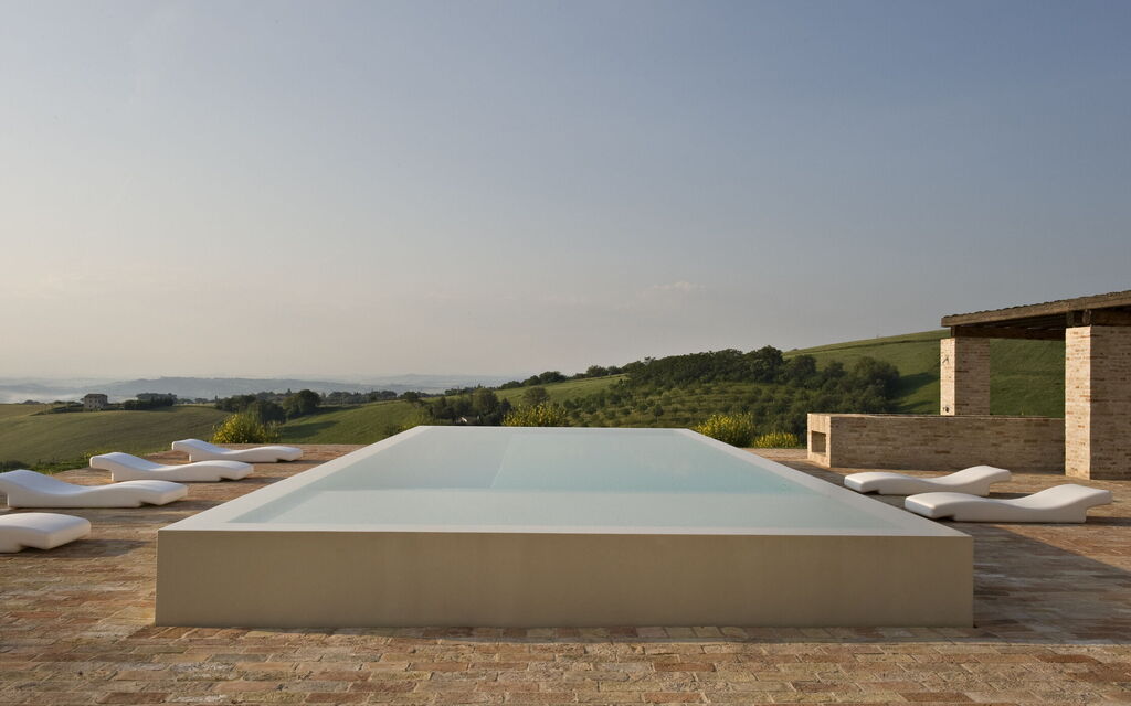 Villa Paride: Attività, Balcone / Terrazza / Patio, Benessere, Estate, Esterni, Giardino, Persone, Piscina, Primavera, Servizi, Vista Panoramica