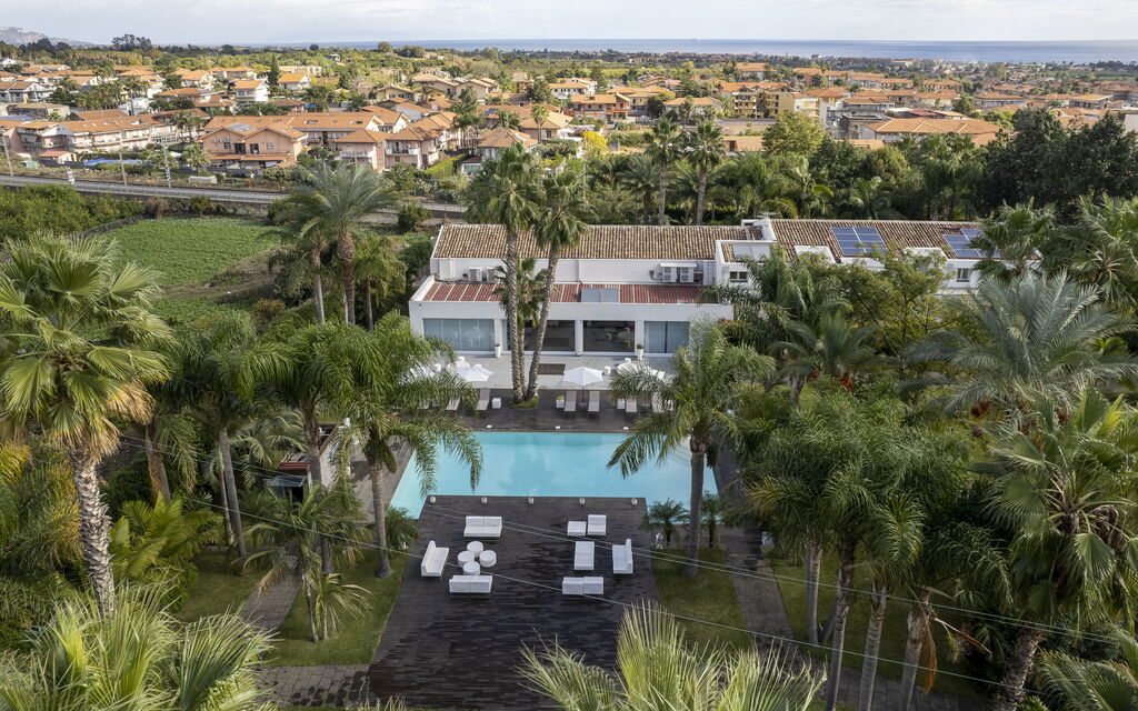 Villa Palmetta: Activities, Amenities, Building Exterior, Garden, Main Entrance, Pool, Spring, Summer, Wellness