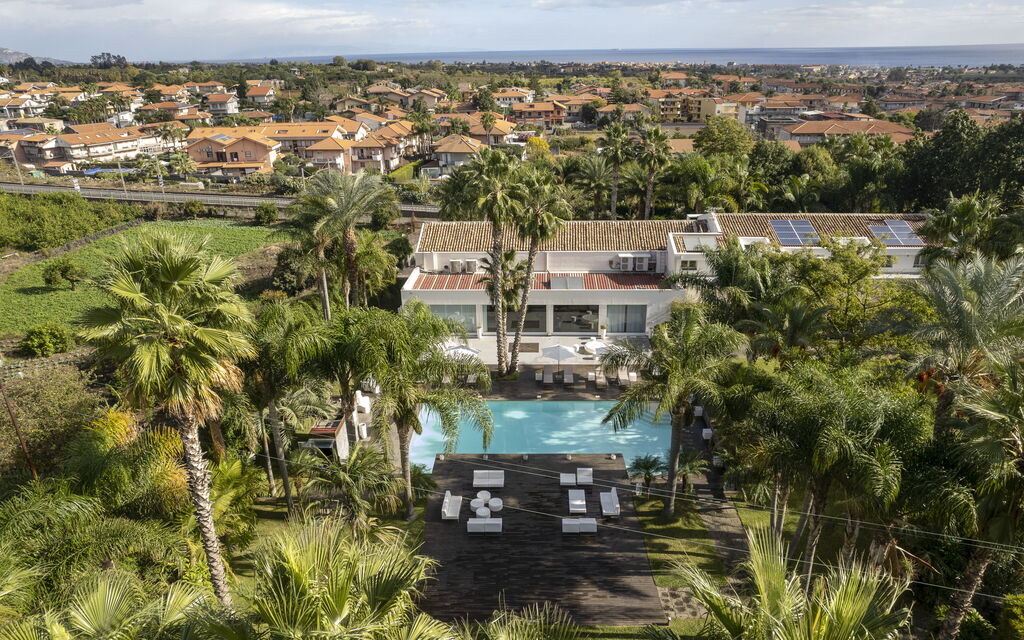 Villa Palmetta: Activities, Amenities, Building Exterior, Garden, Main Entrance, Pool, Spring, Summer, Wellness