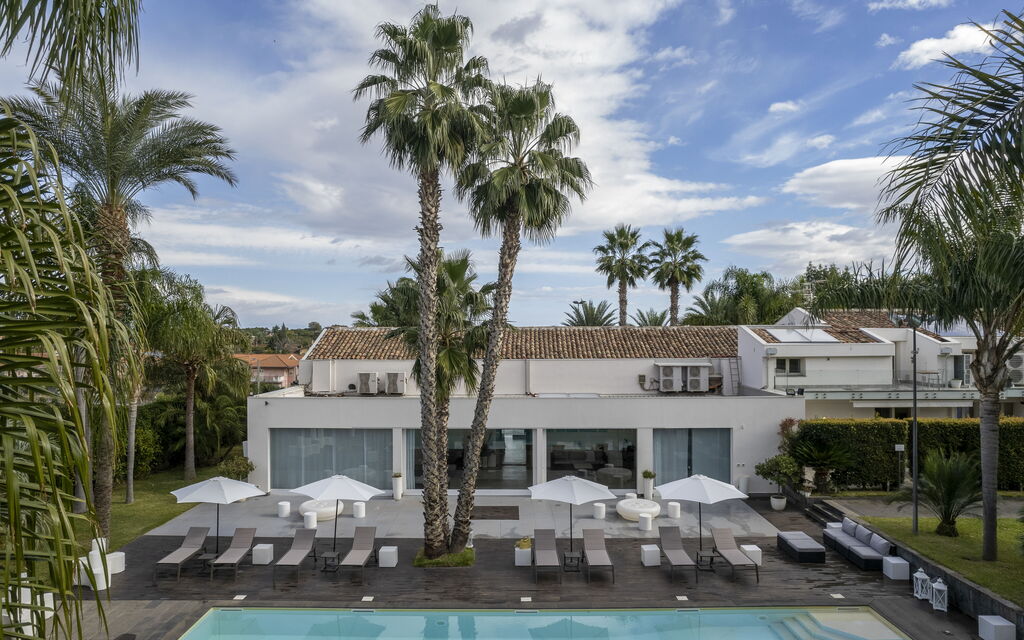 Villa Palmetta: Activities, Amenities, Building Exterior, Garden, Main Entrance, Pool, Spring, Summer, Wellness