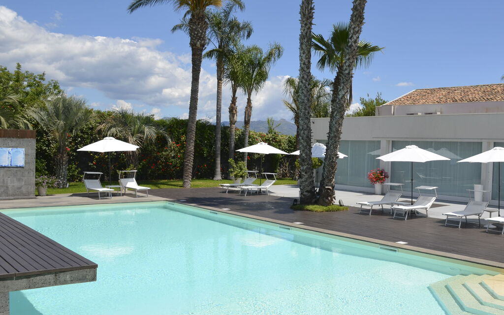 Villa Palmetta: Activities, Amenities, Building Exterior, Garden, Main Entrance, Pool, Spring, Summer, Wellness