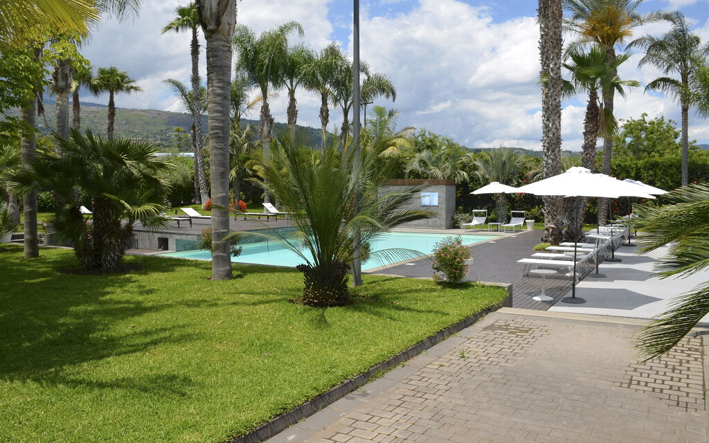 Villa Palmetta: Activities, Amenities, Building Exterior, Garden, Main Entrance, Pool, Spring, Summer, Wellness