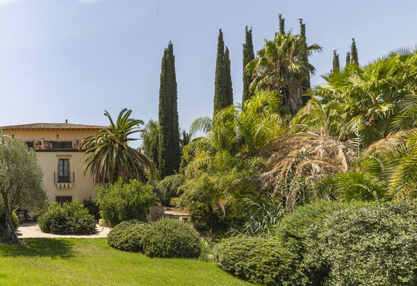 Villa Naxos: Activities, Amenities, Balcony / Terrace / Patio, Building Exterior, Facilities, Garden, Main Entrance, People, Pool, Spring, Summer, Wellness