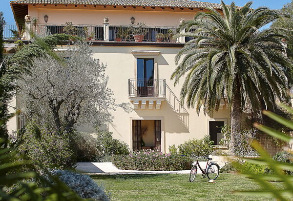 Villa Naxos: Activities, Amenities, Balcony / Terrace / Patio, Building Exterior, Facilities, Garden, Main Entrance, People, Pool, Spring, Summer, Wellness