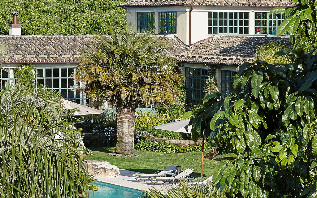 Villa Naxos: Attività, Balcone / Terrazza / Patio, Benessere, Caratteristiche, Entrata Principale, Estate, Esterni, Giardino, Persone, Piscina, Primavera, Servizi