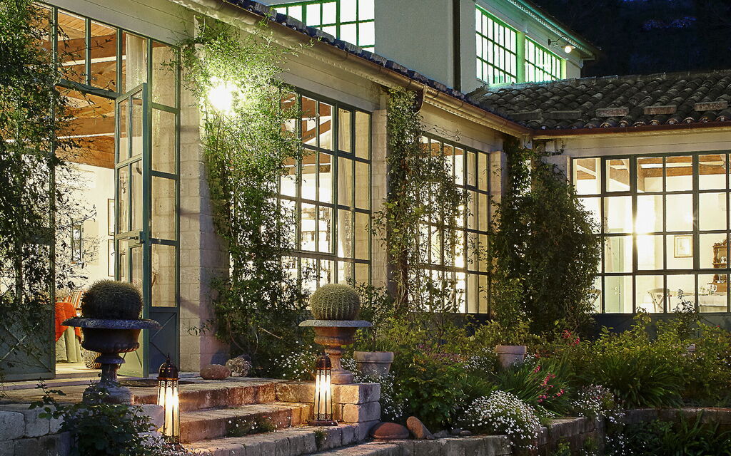 Villa Naxos: Attività, Balcone / Terrazza / Patio, Benessere, Caratteristiche, Entrata Principale, Estate, Esterni, Giardino, Persone, Piscina, Primavera, Servizi
