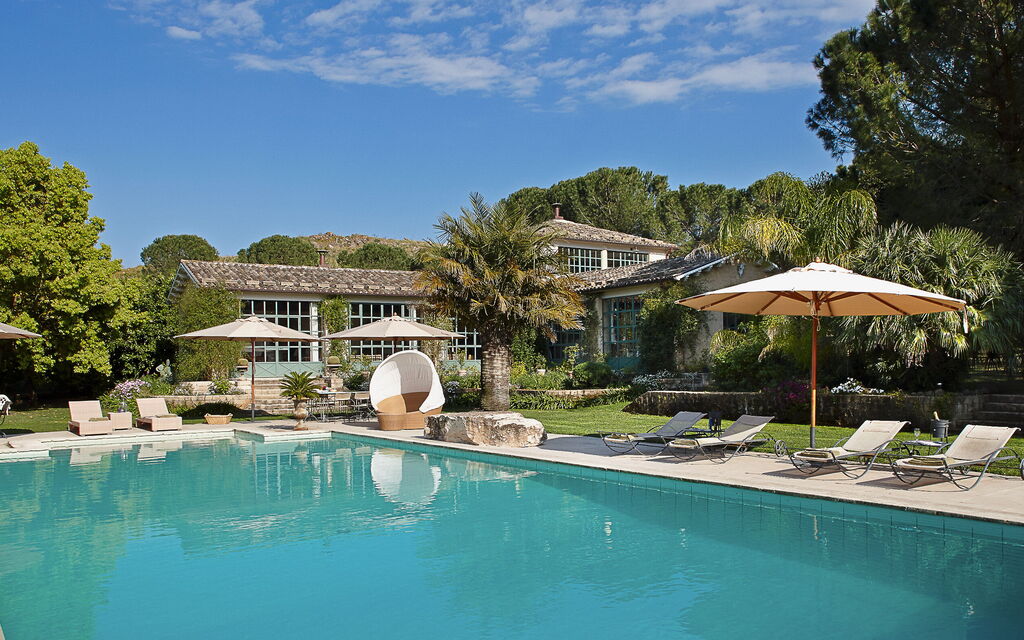 Villa Naxos: Attività, Balcone / Terrazza / Patio, Benessere, Caratteristiche, Entrata Principale, Estate, Esterni, Giardino, Persone, Piscina, Primavera, Servizi