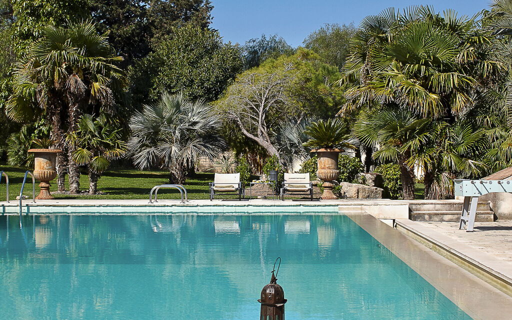 Villa Naxos: Attività, Balcone / Terrazza / Patio, Benessere, Caratteristiche, Entrata Principale, Estate, Esterni, Giardino, Persone, Piscina, Primavera, Servizi