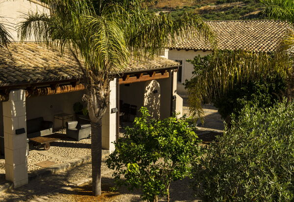 Villa Lanterna: Activities, Amenities, Balcony / Terrace / Patio, Building Exterior, Living Room, Pool, Room Detail, Spring, Summer