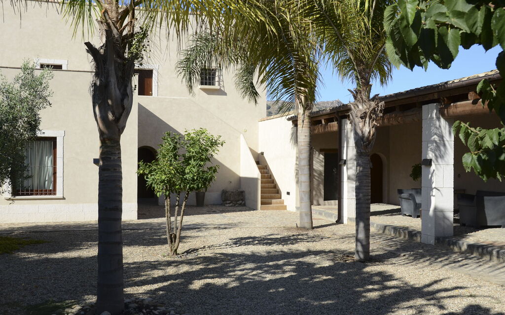 Villa Lanterna: Activities, Amenities, Balcony / Terrace / Patio, Building Exterior, Living Room, Pool, Room Detail, Spring, Summer