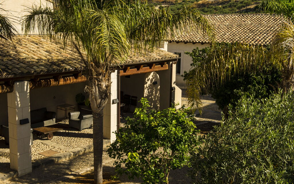 Villa Lanterna: Activities, Amenities, Balcony / Terrace / Patio, Building Exterior, Living Room, Pool, Room Detail, Spring, Summer