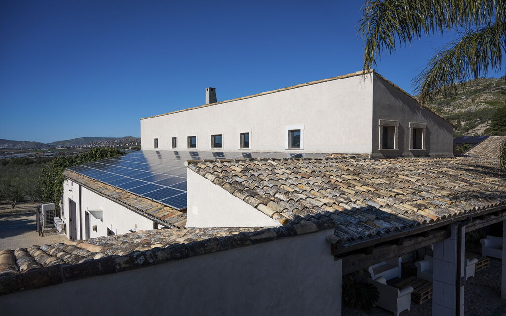 Villa Lanterna: Activities, Amenities, Balcony / Terrace / Patio, Building Exterior, Living Room, Pool, Room Detail, Spring, Summer