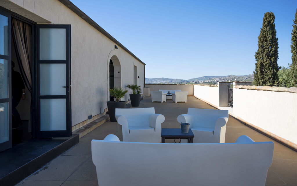 Villa Lanterna: Activities, Amenities, Balcony / Terrace / Patio, Building Exterior, Living Room, Pool, Room Detail, Spring, Summer