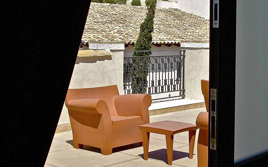 Villa Lanterna: Activities, Amenities, Balcony / Terrace / Patio, Building Exterior, Living Room, Pool, Room Detail, Spring, Summer