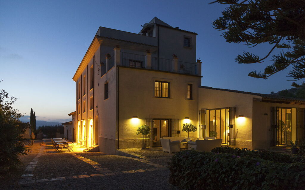 Villa Lanterna: Activities, Amenities, Balcony / Terrace / Patio, Building Exterior, Living Room, Pool, Room Detail, Spring, Summer