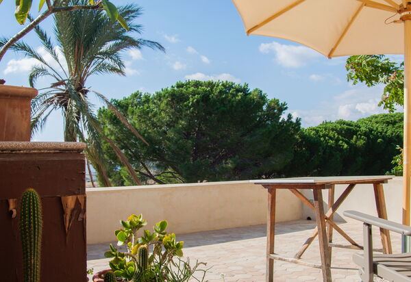 Villa Nativa: Activities, Amenities, Balcony / Terrace / Patio, Building Exterior, Garden, Main Entrance, People, Pool, Spring, Summer