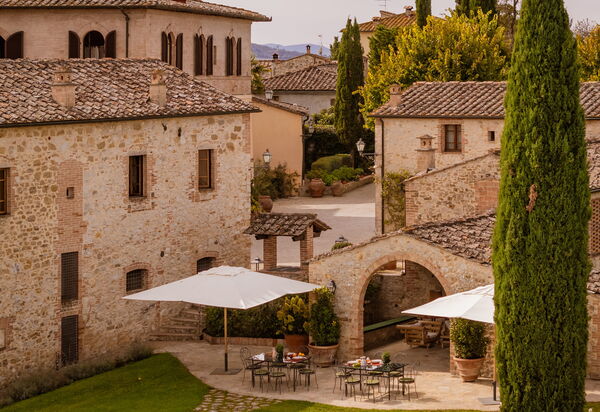 Villa Isaia 32: Activities, Amenities, Building Exterior, Garden, Pool, Spring, Summer