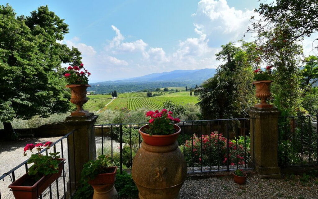 Villa Del Mosaico: Activities, Building Exterior, Garden, Spring, Summer