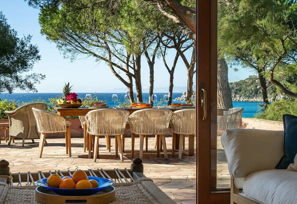 Villa Torretta Pied Dans L'eau: Activities, Amenities, Balcony / Terrace / Patio, Building Exterior, Garden, Main Entrance, Spring, Summer