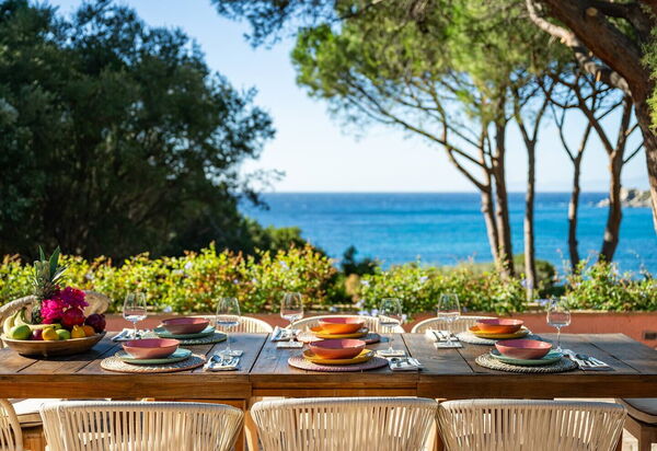 Villa Torretta Pied Dans L'eau: Activities, Amenities, Balcony / Terrace / Patio, Building Exterior, Garden, Main Entrance, Spring, Summer
