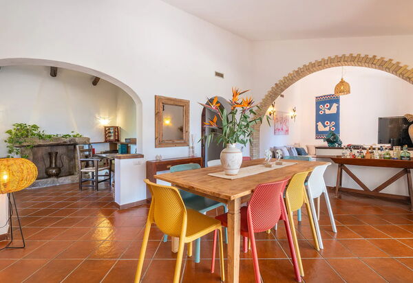 Villa Torretta Pied Dans L'eau: Activities, Amenities, Balcony / Terrace / Patio, Building Exterior, Garden, Main Entrance, Spring, Summer