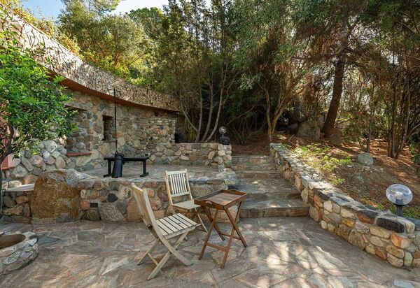 Villa Torretta Pied Dans L'eau: Activities, Amenities, Balcony / Terrace / Patio, Building Exterior, Garden, Main Entrance, Spring, Summer