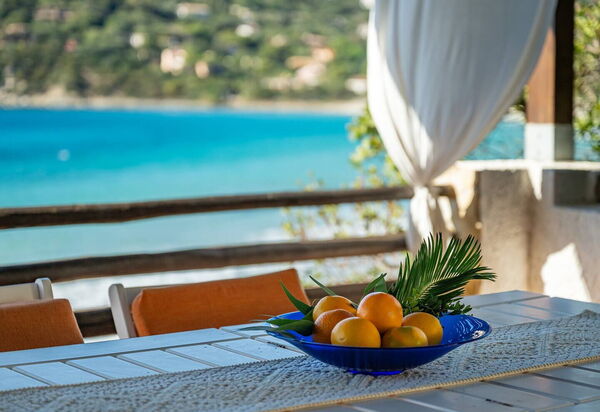 Villa Torretta Pied Dans L'eau: Activities, Amenities, Balcony / Terrace / Patio, Building Exterior, Garden, Main Entrance, Spring, Summer